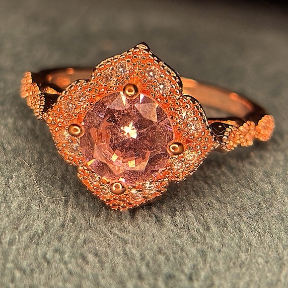 Size 7 Vintage Floral Style Ladies Fashion Ring - Picture 2 of 3